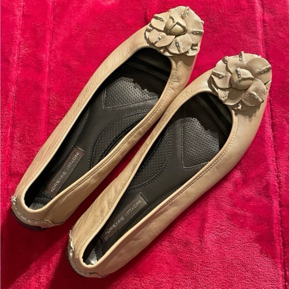 Adrienne Vittadini Tan Floral Flats - size 6